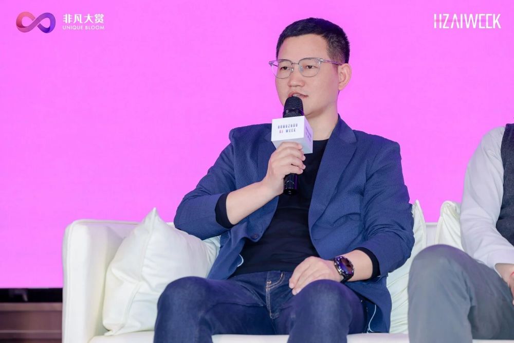 投资人为什么一边喊泡沫，一边又拼命下注 AI · 原文图片 5