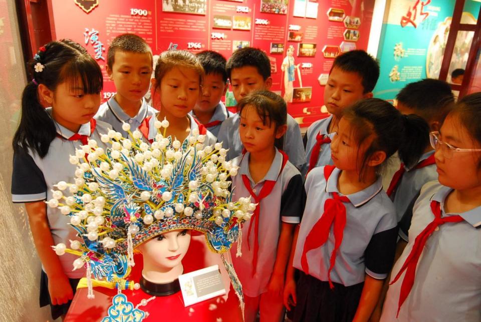 山东即墨:学生走进博物馆 迎接国际博物馆日
