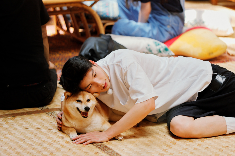 网传拟邀的飞行嘉宾中,还有施柏宇,芒果台这是要薅光《想见你》的热度