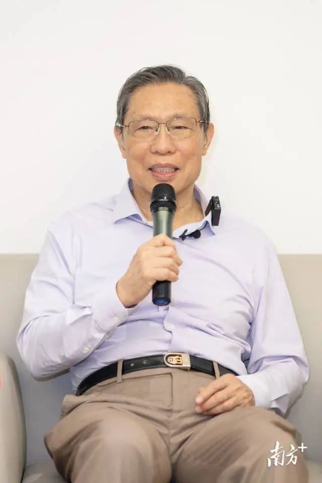 钟南山最新采访,首谈"三件大事"!_腾讯新闻