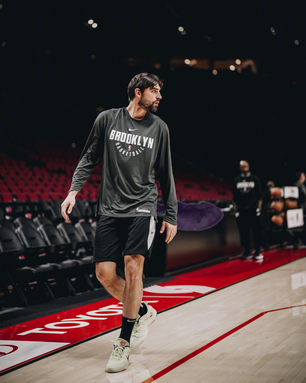 三人组轰82分篮网拒绝连败西蒙斯做嫁衣哈里斯该交易了