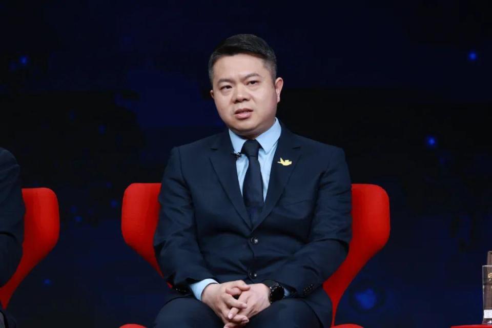 金价跳水！现在买还是再等等？行业专家这样说_腾讯新闻
