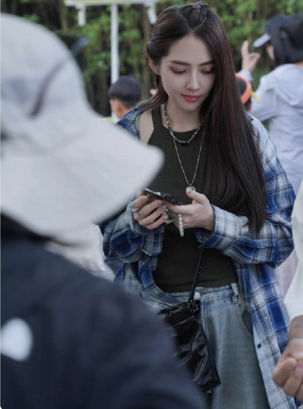 大理偶遇40岁郭碧婷:人群中美得「扎眼」,我直呼向佐有福气了