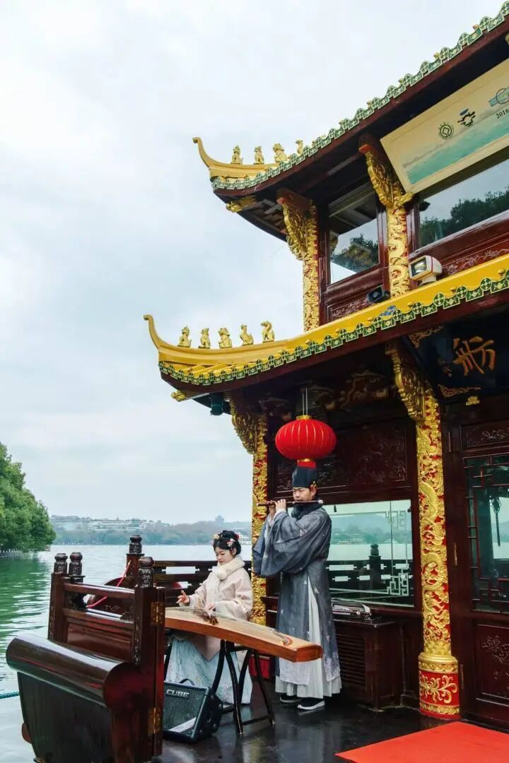 西湖游船新春“气氛组”上线，多条游船线路、票价及运营时间请收好_腾讯新闻