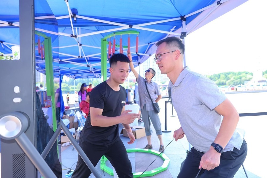 亲子运动,龙舟竞速,体能比拼,竞技攀岩……上海市民开启热"炼"一夏