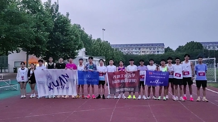 这里有健跑团,炫跑团,马拉松跑团,最大年龄跑者65岁.