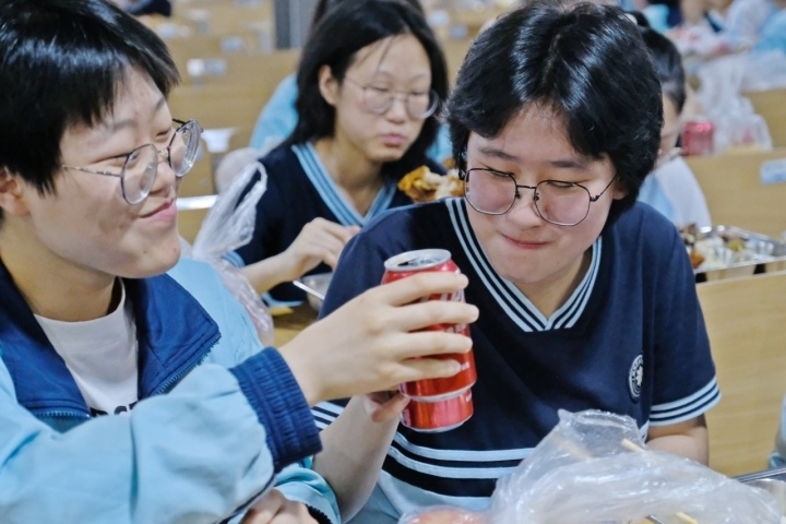 高考倒计时9天,杭州一高中的加油餐让人暖胃又暖心_腾讯新闻