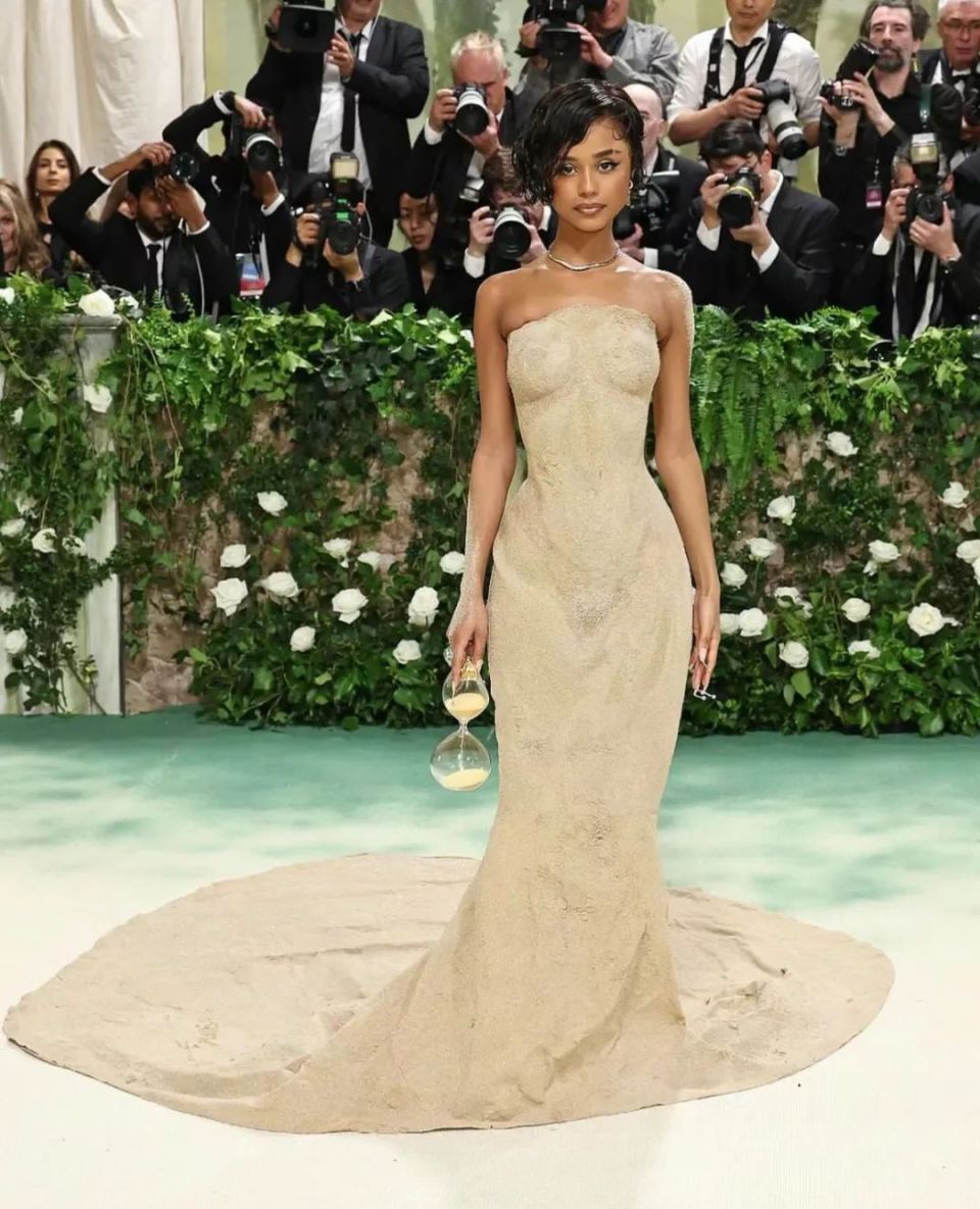 人均走题暗淡无趣,曾捧出无数毯星的met gala也要凉了?