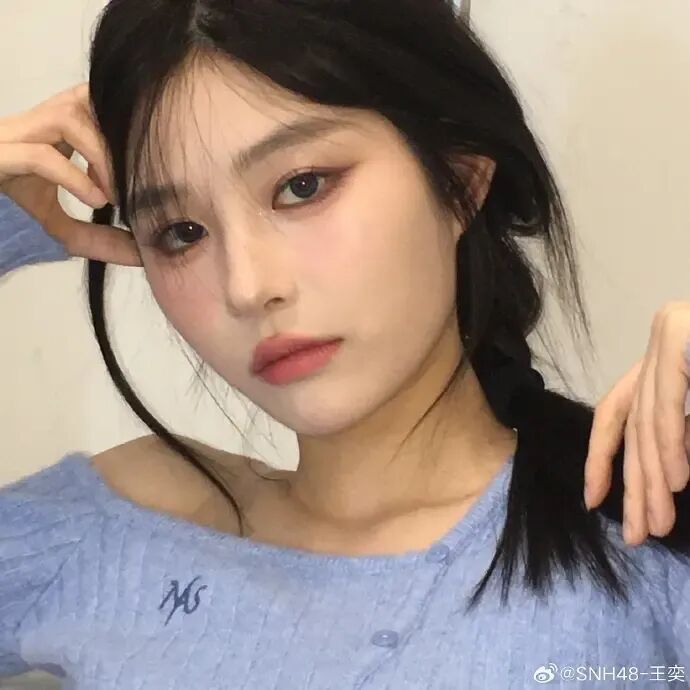 王奕正式解约丝芭传媒，曾自曝因家人离世、工作高压及公司资源分配不公等问题，长期承受身心双重压力，出现严重躯体化症状_腾讯新闻
