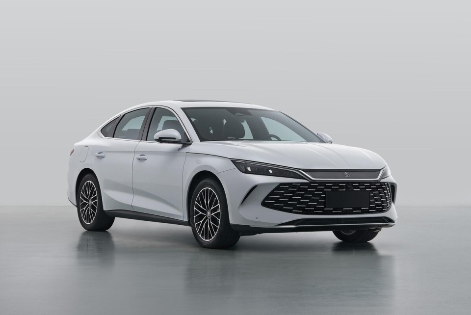 比亚迪秦l工信部证件照曝光或售12万元起搭dmi50混动