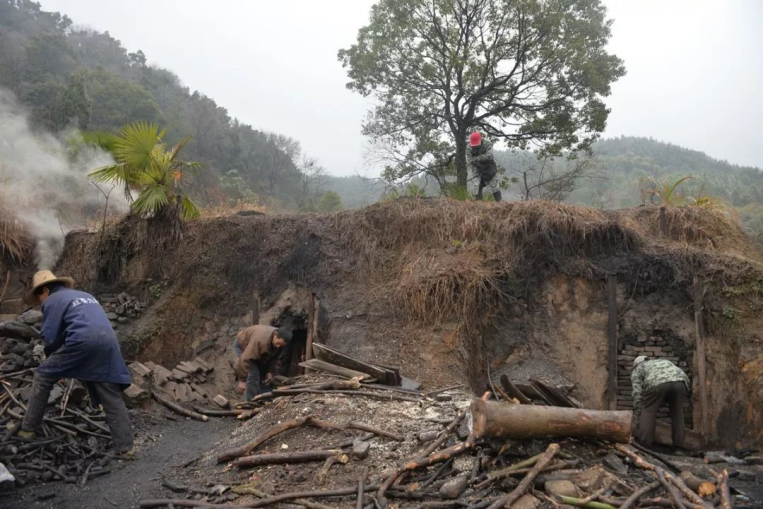 土窑都是陈福根自己设计的,有1.