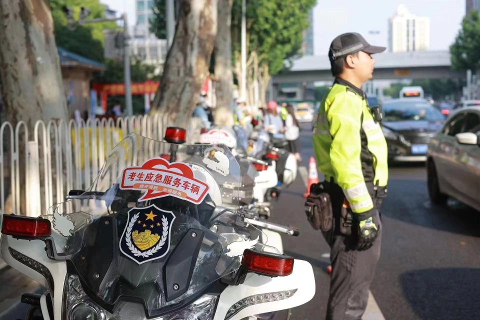 高考遇上端午,武汉交警:多乘地铁少开车,提前出门不鸣笛