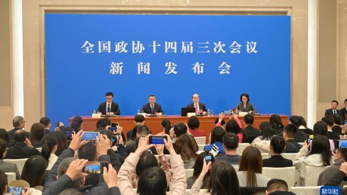 刘结一点赞巴西记者流利中文：“这也是改革开放成果的缩影”