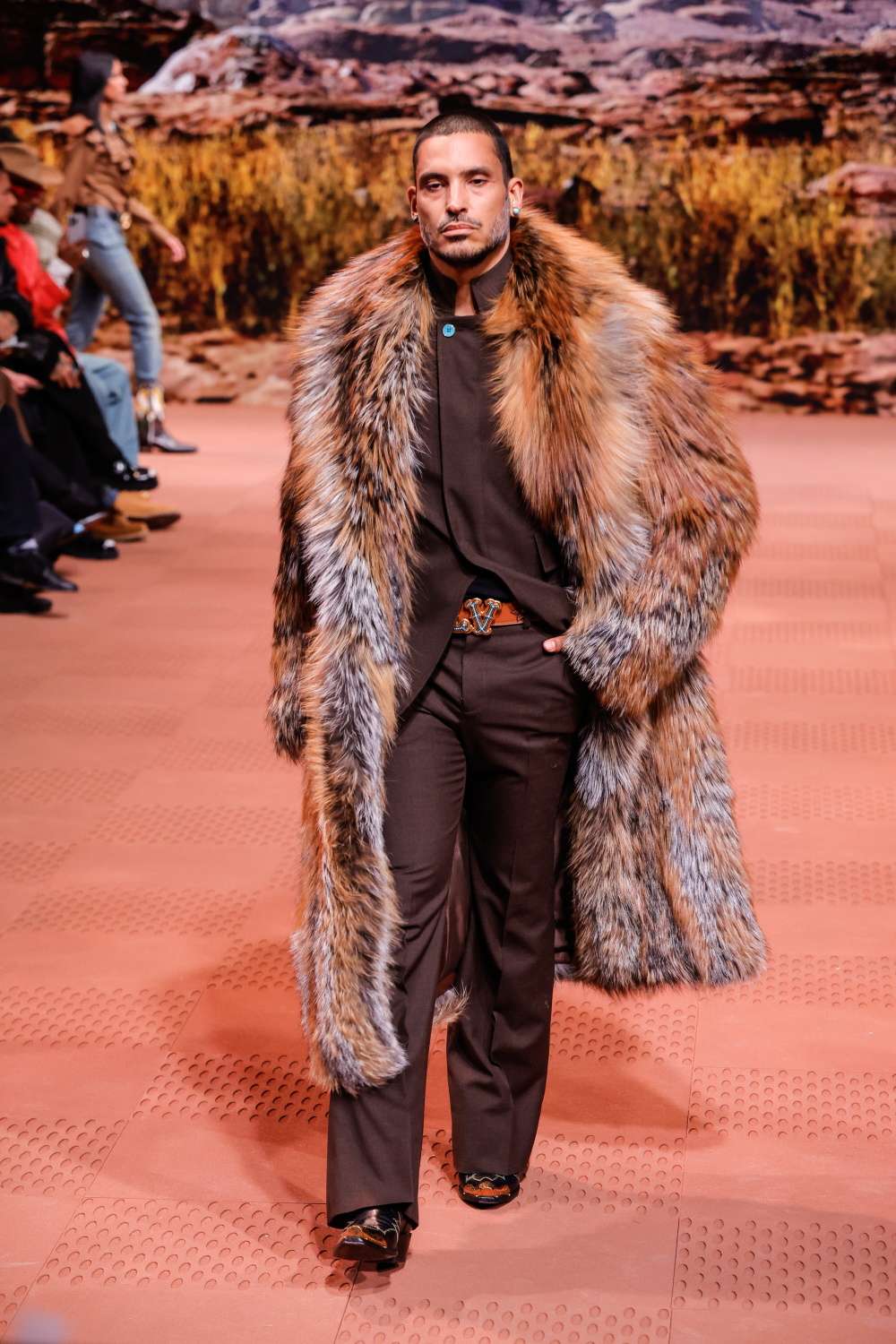 巴黎男装周——路易威登品牌时装秀_腾讯新闻