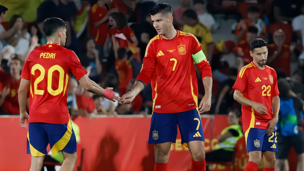 2014年夏天,年轻的莫拉塔以2000万欧元从皇马转会到尤文图斯,经过