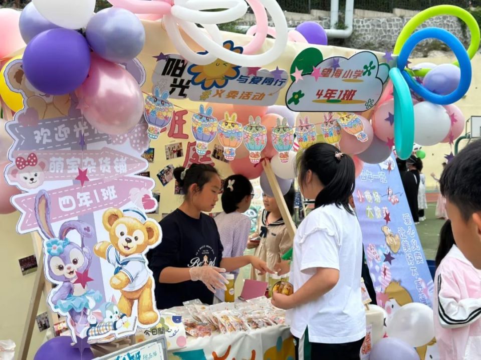 展记者首先看到走进中山区望海小学的教学楼"在参加学校春季运动会时