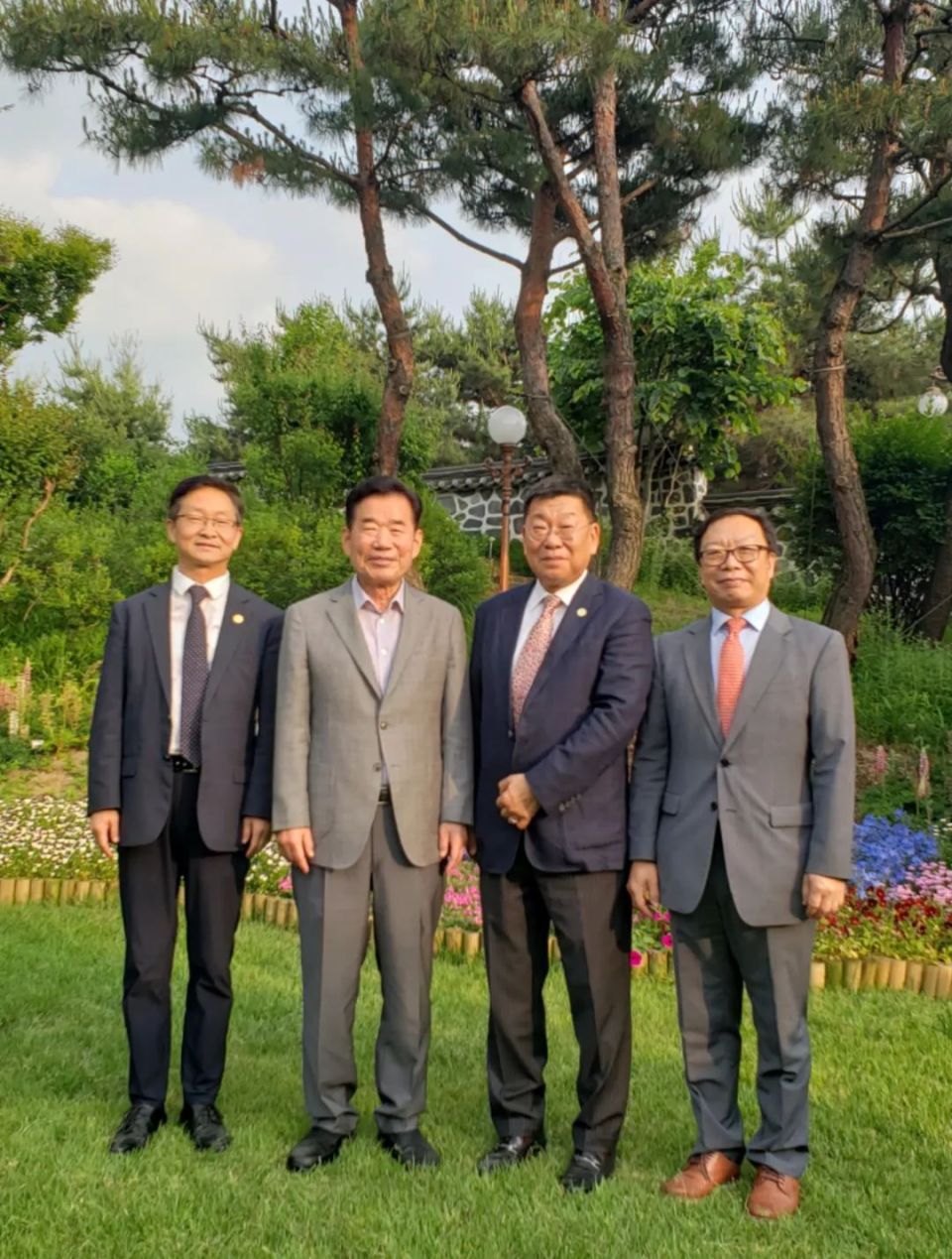 察哈尔学会副秘书长,延世-察哈尔中心主任张忠义,学会副秘书长马文生