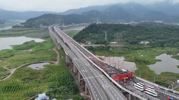 开州凤凰梁大桥,观音山隧道建成通车