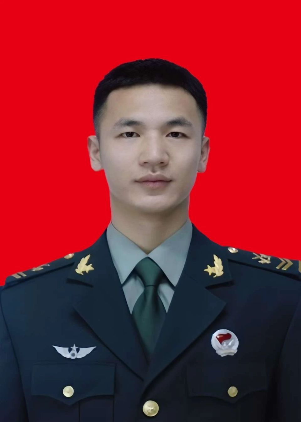 父亲罗松青,母亲潘小菊.2024年12月被陆军某部记三等功一次