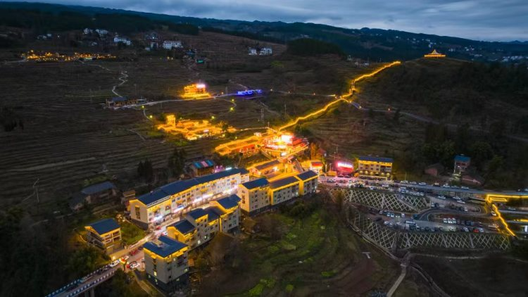 重庆石柱县桥头镇吃团年饭一年更比一年好