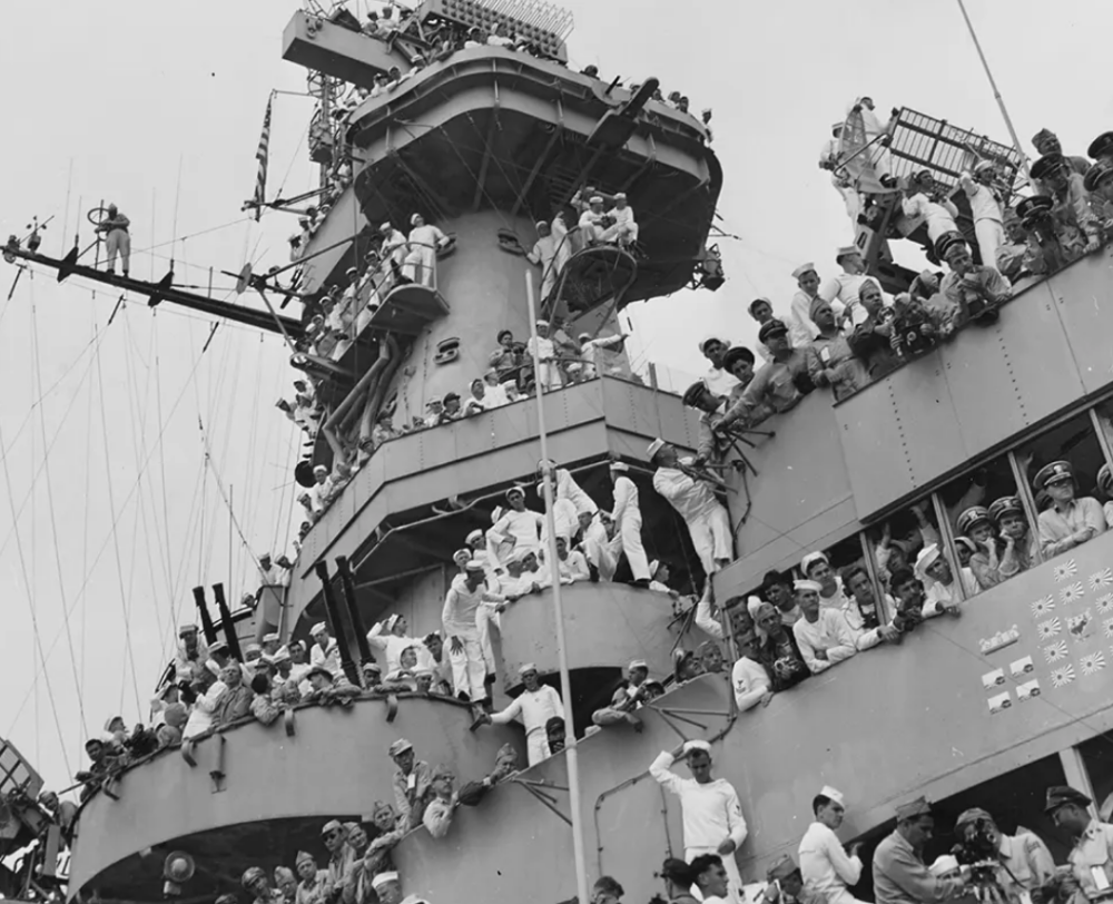 1945年日本投降现场老照片:曾经不可一世,如今如丧家之犬_腾讯新闻