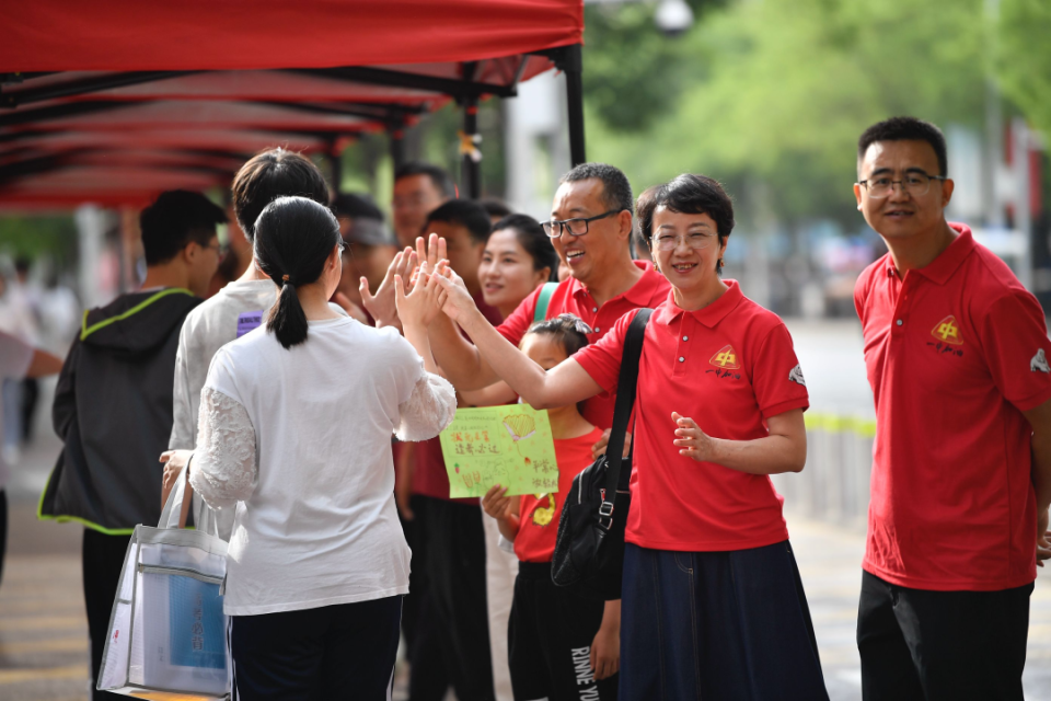 多地直击高考首日
  第1张