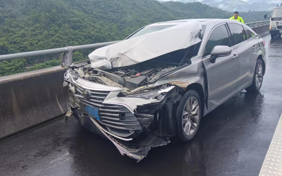 雨天交通事故图片图片