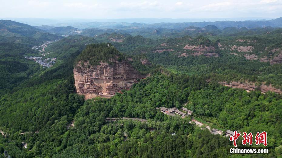 麦积山石窟始建于十六国后秦时期,因延续时间长,造像数量众多,造型