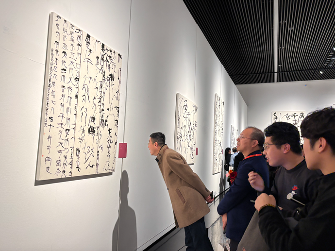 “2024万殊一相·狂草四人展”暨刘洪彪遗作展开展_腾讯新闻