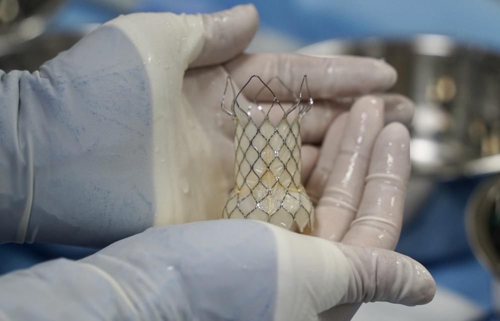 然而,王晓武主任认为,由于患者13年前已经接受过开胸手术,已经留下了