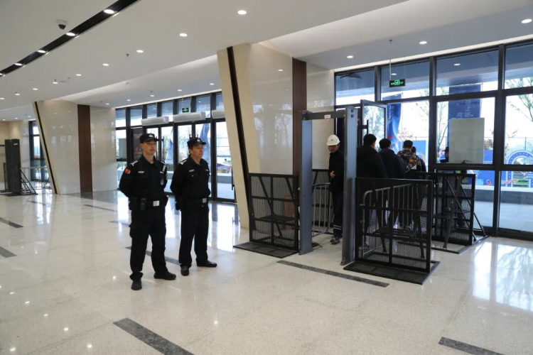 江苏省运会首赛圆满落幕！连云港藏蓝“陪跑团”交出平安答卷_腾讯新闻