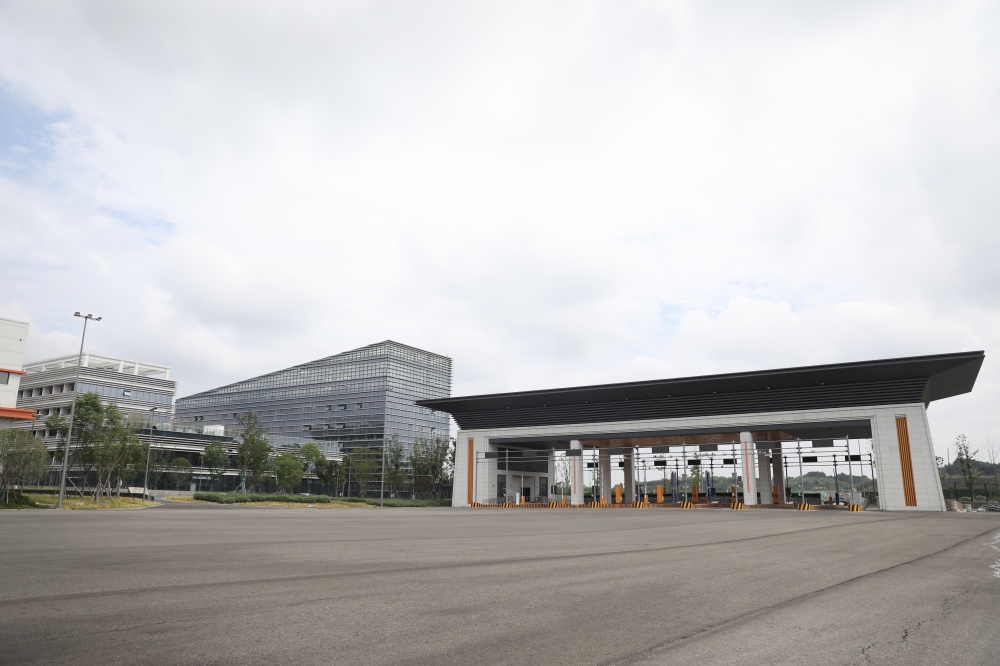 包含综合办公楼,综合服务楼,保税仓库,海关查验场地,园区道路,信息化