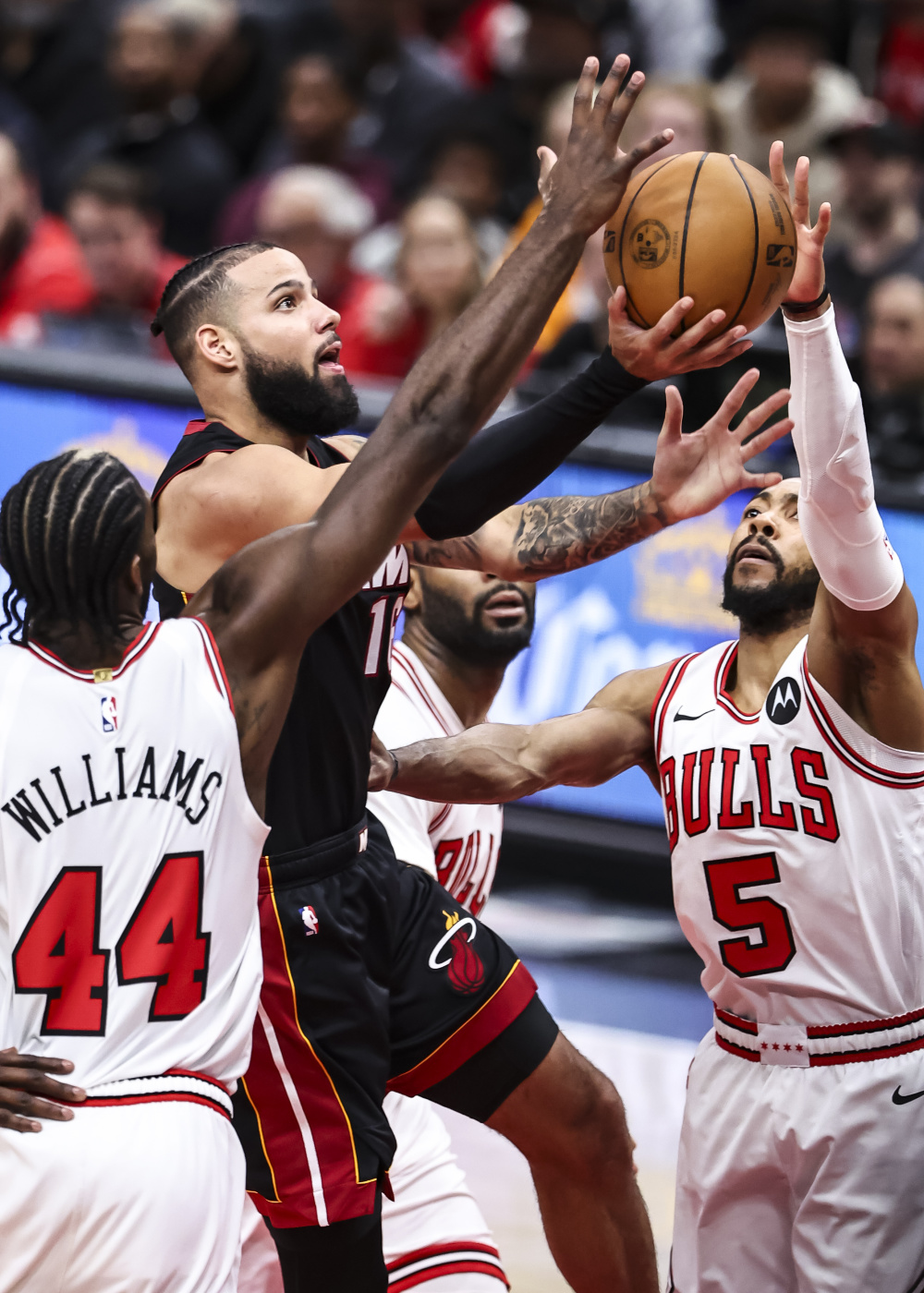 篮球nba常规赛热火胜公牛