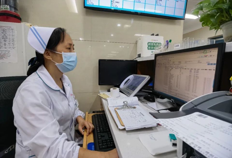 【卫健风采】白衣执甲 不辱使命——记云梦县人民医院护士周云艳_腾讯