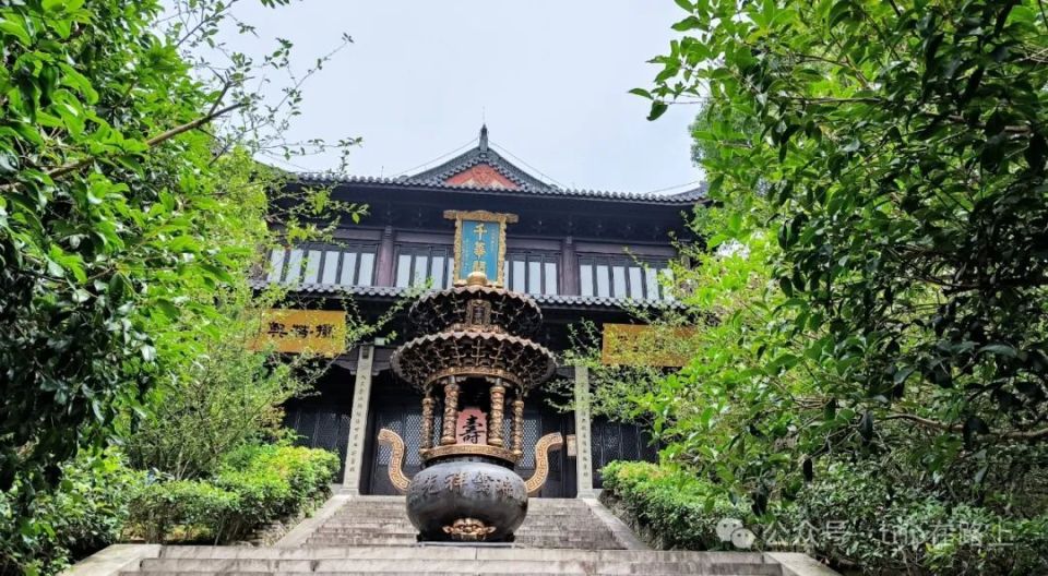 五磊寺五磊山风景区更是集山水风光与佛教文化之大成.