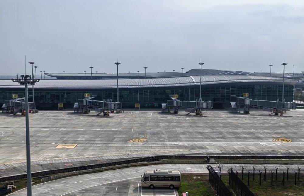 简称"汕头空管站")获悉,随着上述新机坪的正式启用,揭阳潮汕机场各