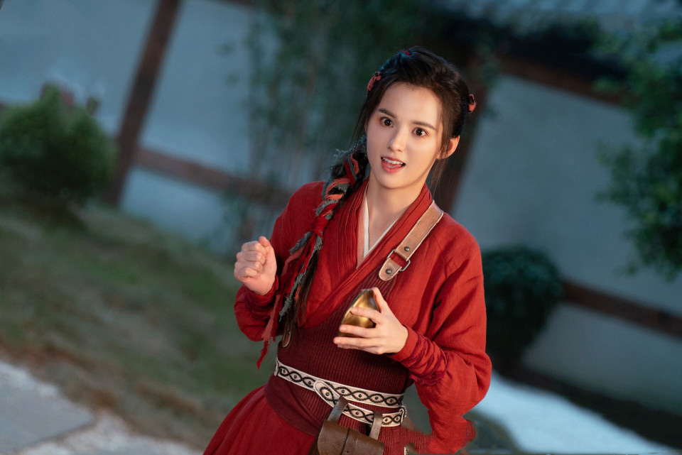 《一念花开》中黄日莹饰演的是清源派的小师妹赵坦坦,这里的清源派