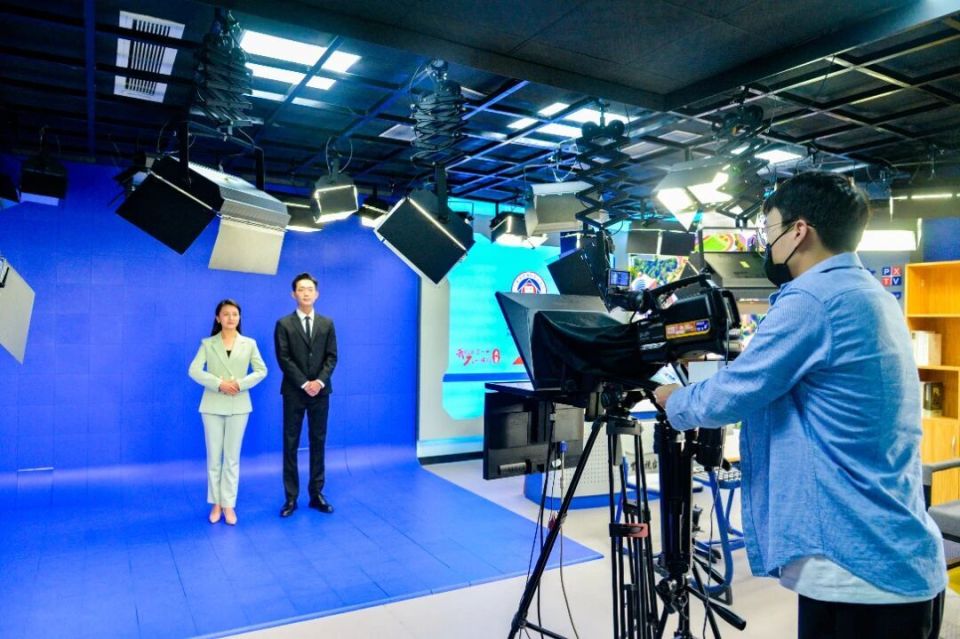 培贤电视台播音主持实训室.JPG