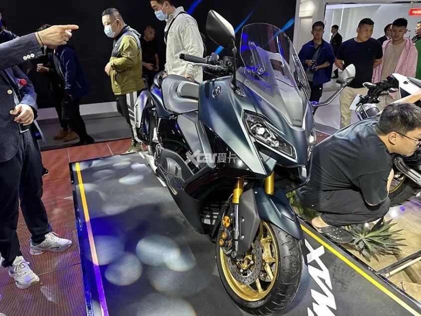 全新tmax以"the beast unveiled"作为造型设计语言,相比老款tmax更具
