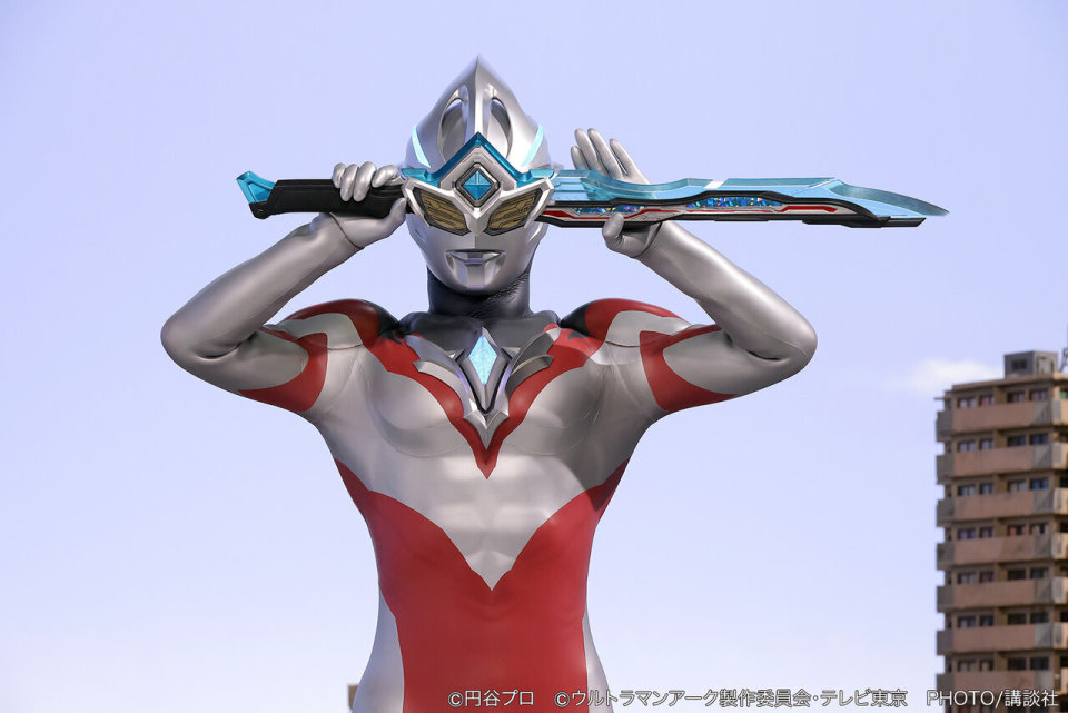 亚刻奥特曼专属武器眼镜剑设定公开 同时致敬了杰克和赛文奥特曼