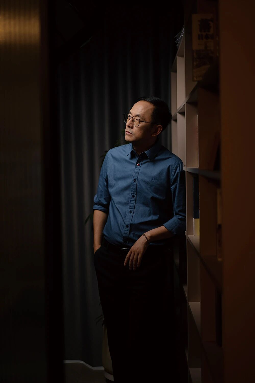 专访王升远 ：与其颂扬苦难中的人性，不如审视将人逼入绝境的系统之恶_腾讯新闻
