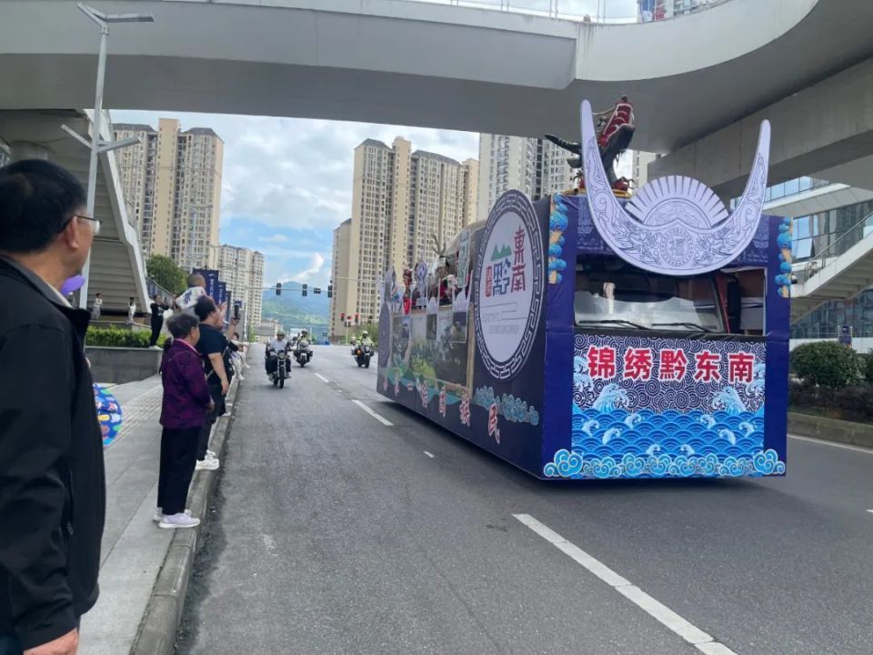 回顾昨日花车巡游,有哪些亮点