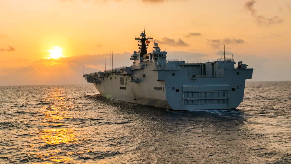 海南舰多课目协同训练