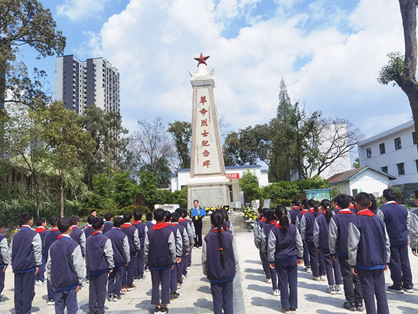 緬懷革命先烈 傳承紅色基因