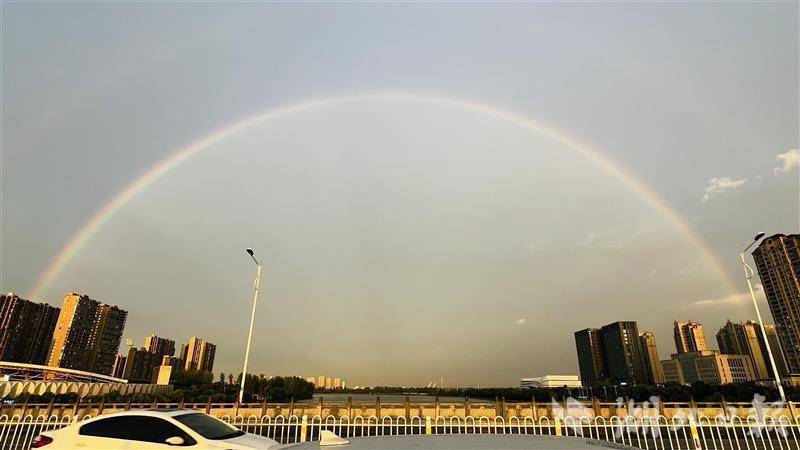 雨过天晴,随州天空现"双彩虹"美景
