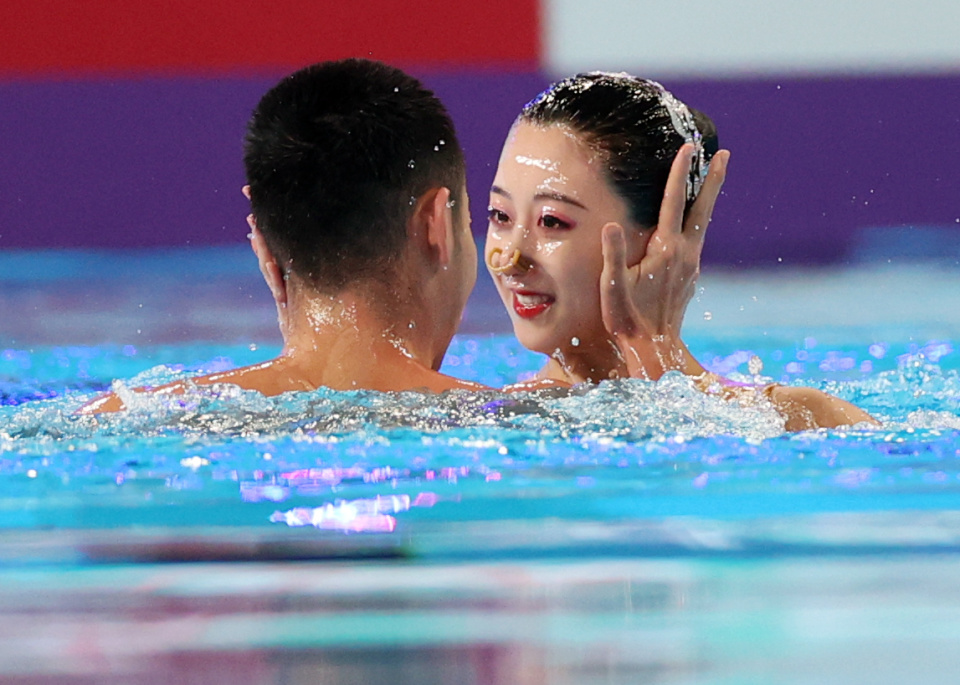 花样游泳——混双自由自选:程文涛/石浩玙夺冠