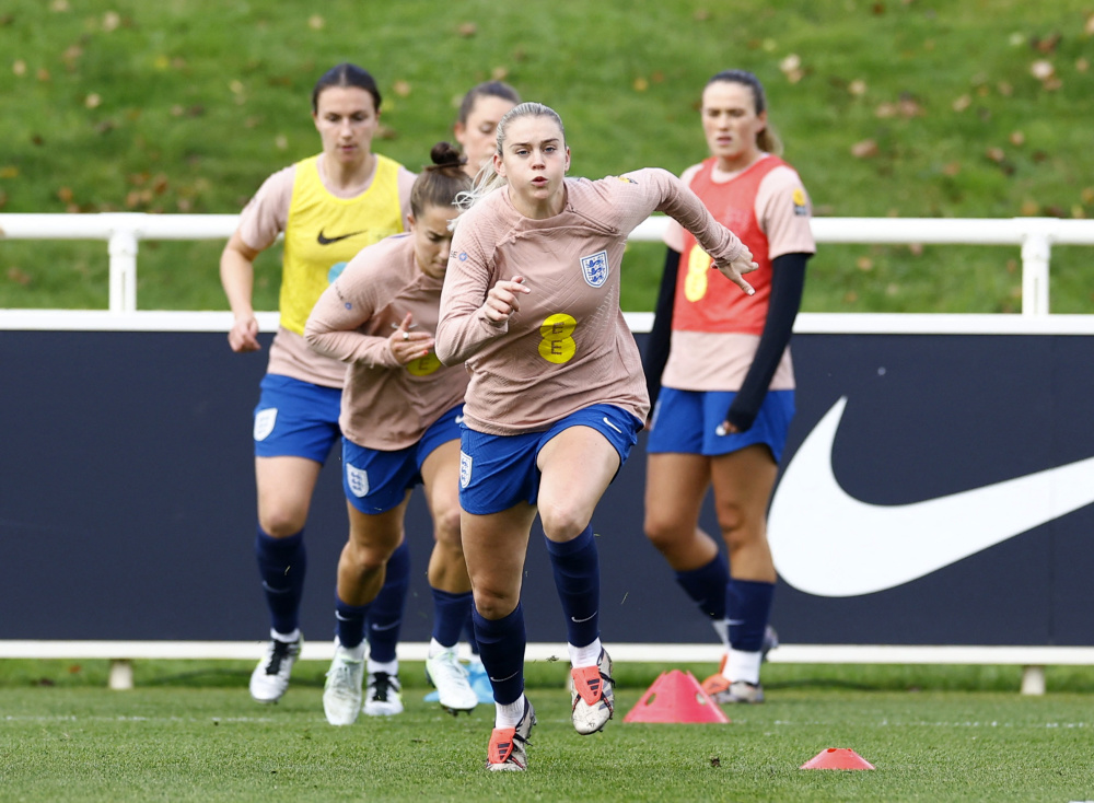 英国伯顿,2024国际足球友谊赛前瞻,英格兰女足训练备战
