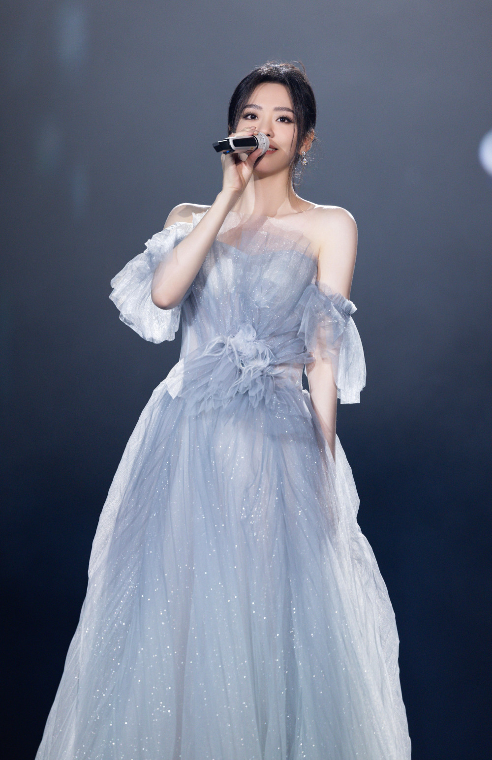 对于这次回家乡开演唱会,张靓颖期待值拉满,她笑言,"肯定到时候在现场