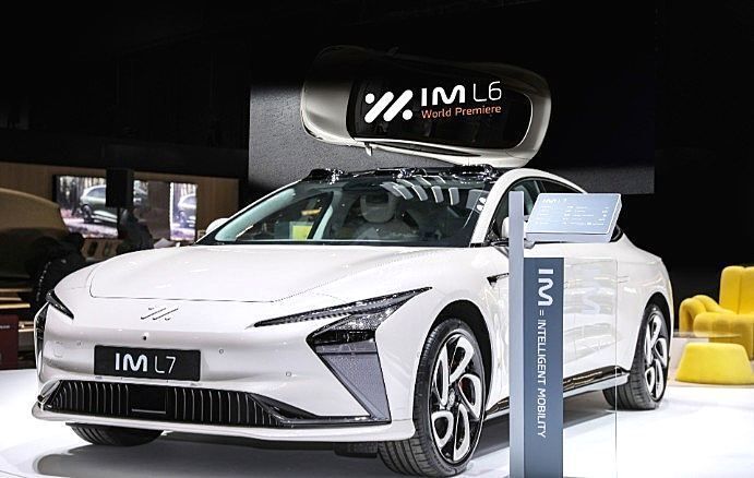 "7"系对决 40多万预算 选智己l7还是蔚来et7?