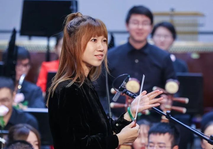 了一首返场曲目——83版射雕英雄传华山论剑主题曲《世间始终你好》